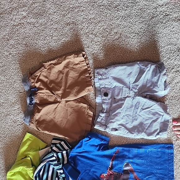 Boys shirts and shorts - Picture 3 of 5